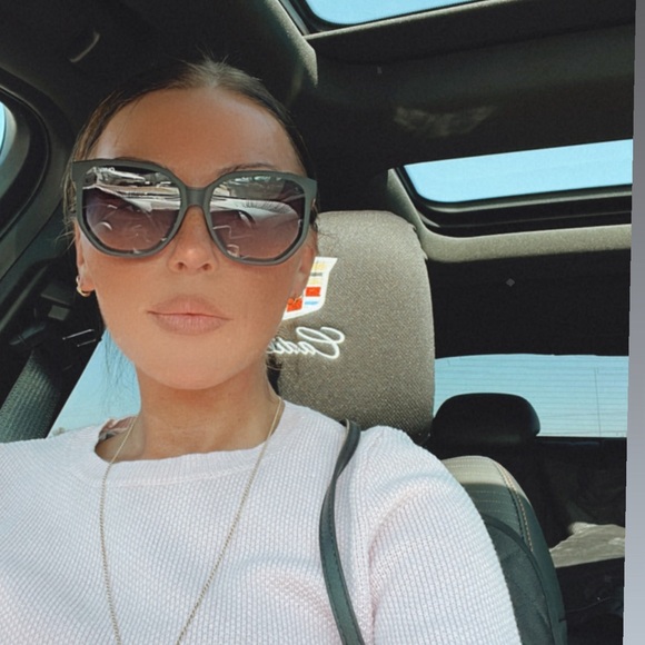 Meet your Posher, Kayla - Picture 1 of 1